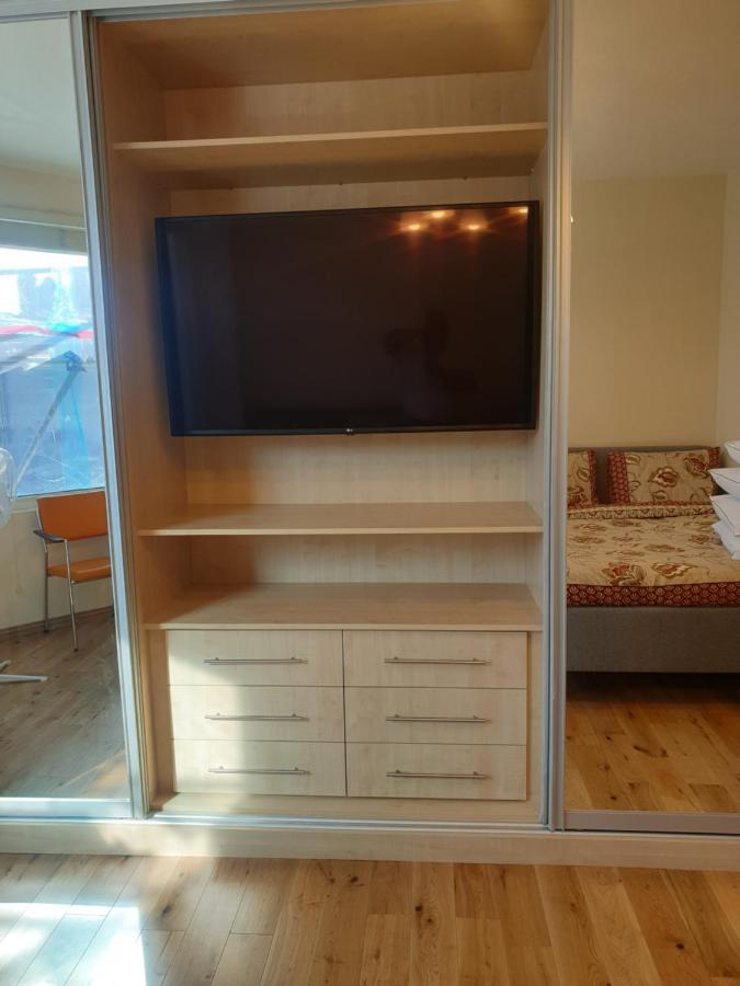 London Luxury Spacious 2 Bedroom Apartment 4 Mins From Ilford Stn. Free Parking מראה חיצוני תמונה