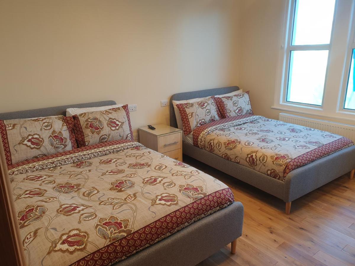 London Luxury Spacious 2 Bedroom Apartment 4 Mins From Ilford Stn. Free Parking מראה חיצוני תמונה