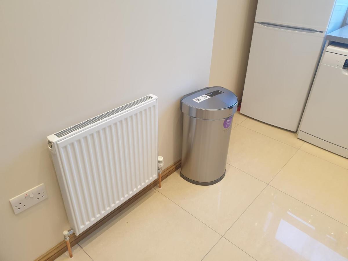 London Luxury Spacious 2 Bedroom Apartment 4 Mins From Ilford Stn. Free Parking מראה חיצוני תמונה