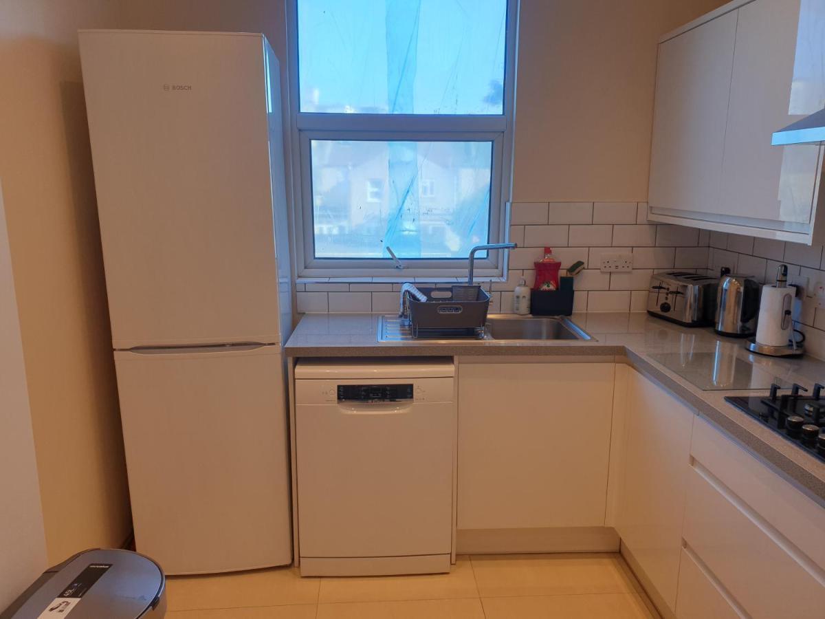 London Luxury Spacious 2 Bedroom Apartment 4 Mins From Ilford Stn. Free Parking מראה חיצוני תמונה