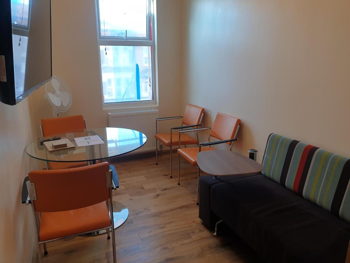 London Luxury Spacious 2 Bedroom Apartment 4 Mins From Ilford Stn. Free Parking מראה חיצוני תמונה